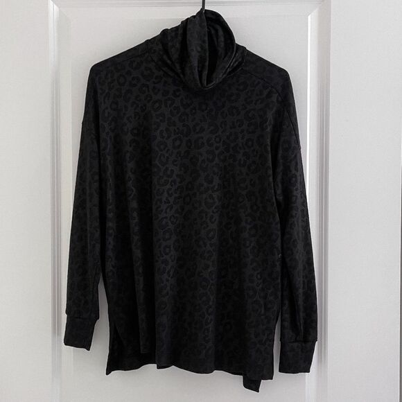 Saks Fifth Avenue Sweaters - Saks Fifth Avenue Black Leopard Turtleneck